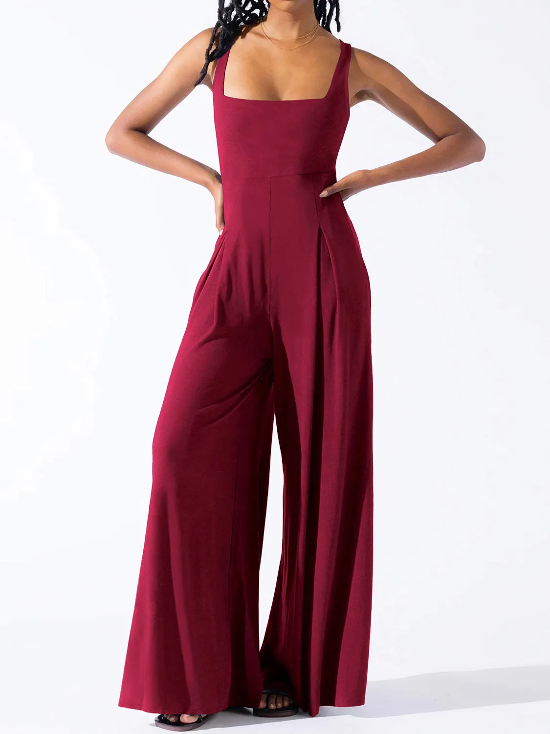 Jumpsuit mit eckigem Ausschnitt und breiten Trägern