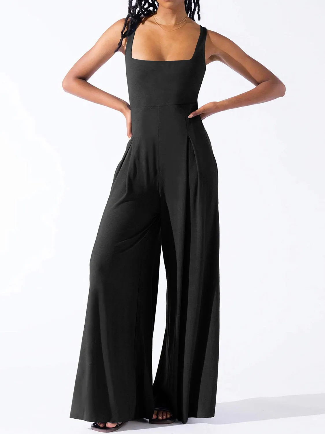 Jumpsuit mit eckigem Ausschnitt und breiten Trägern