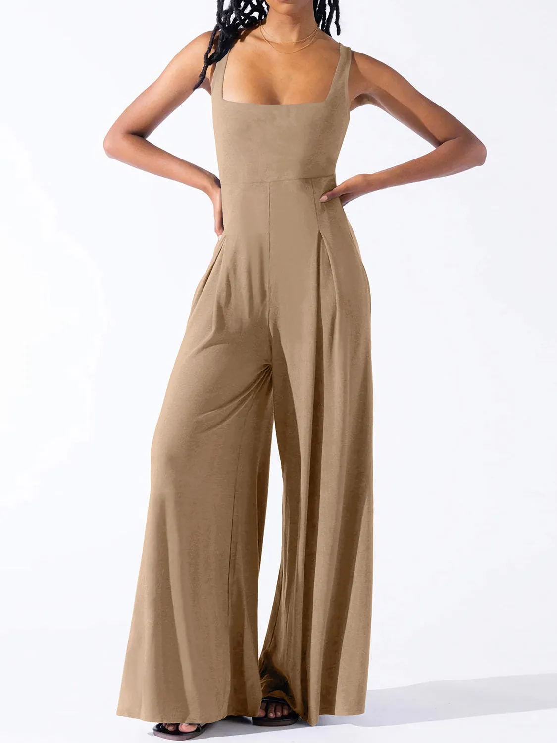 Jumpsuit mit eckigem Ausschnitt und breiten Trägern